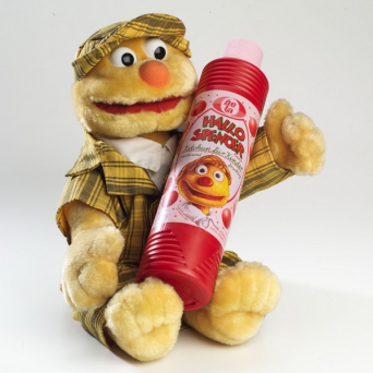 Spencer als Plüschfigur auf einem Hela-Pressefoto, 1990.