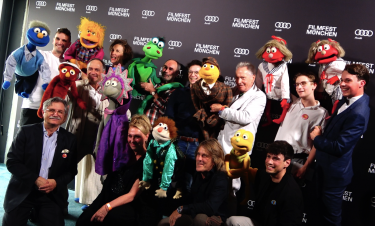 Ein Teil des Puppenspiel-Ensembles von "Hallo Spencer - Der Film" auf der Premiere in München, fotografiert von Jan Behrens.